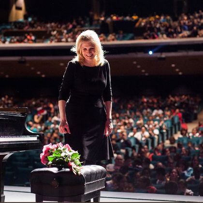 /news/in-store-news/steinway-artist-mona-golabek-returns-to-cleveland